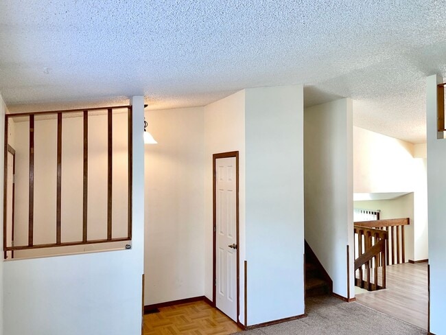 Building Photo - 3 Bedroom Home Right Off the Powers Corrid...