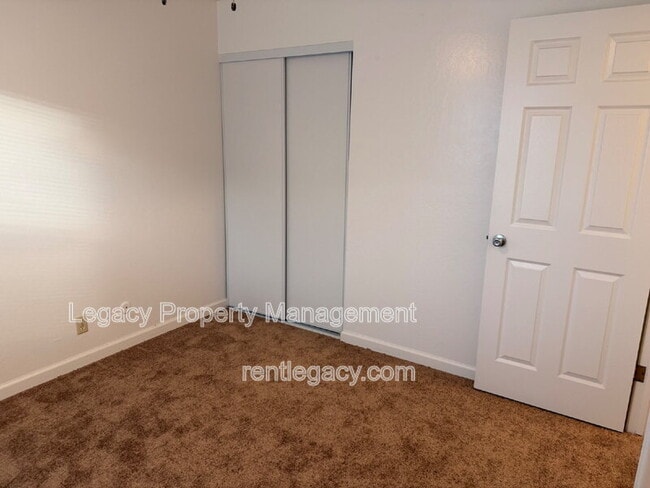 Building Photo - 1427 Bel Air Dr