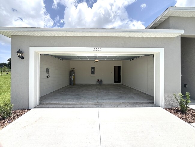 Building Photo - 5555 Hayloft Dr