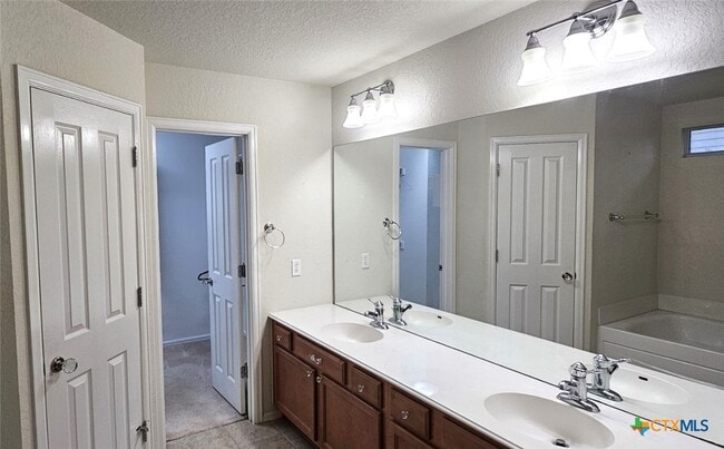 Building Photo - 5509 Columbia Dr