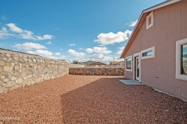 Building Photo - 14281 Lasso Rock Dr