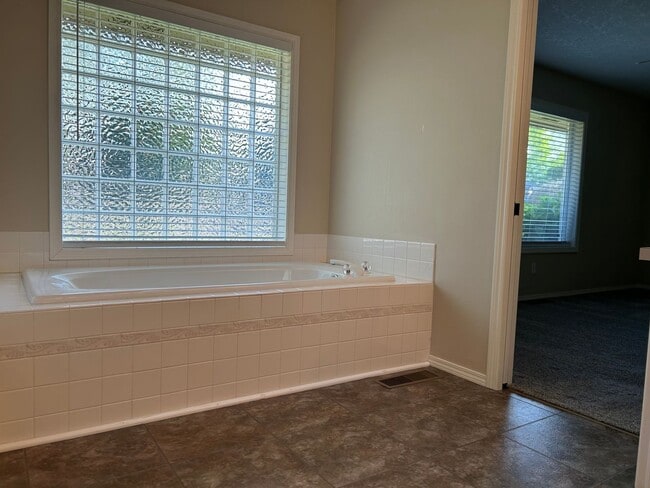 Building Photo - Beautiful Single Family Home in N. Keizer