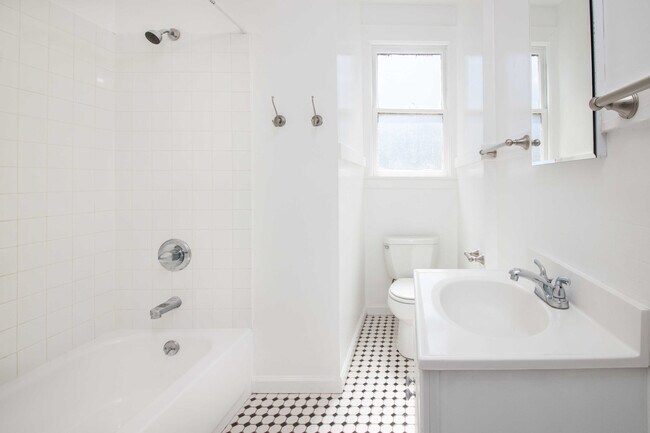 Building Photo - 3017 22nd St