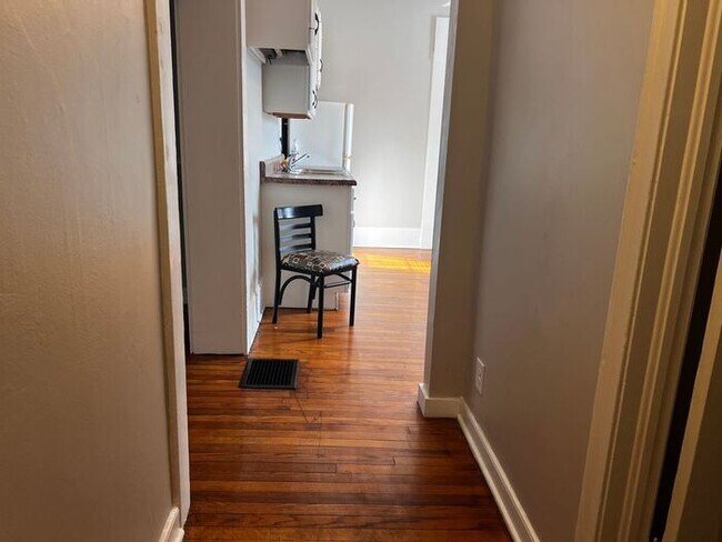 Building Photo - 2 Bedroom with All Utilities included Close to ISU