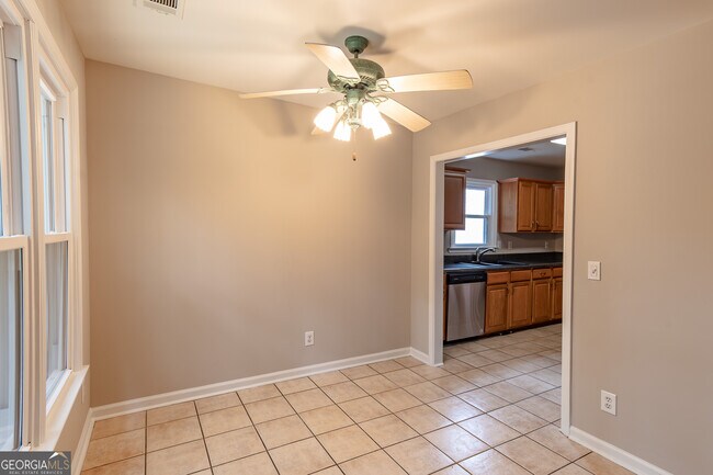 Building Photo - 705 Oxford Crest Ct NW