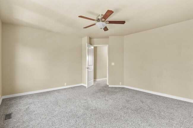 Building Photo - Stunning 5 Bedroom in School District 20