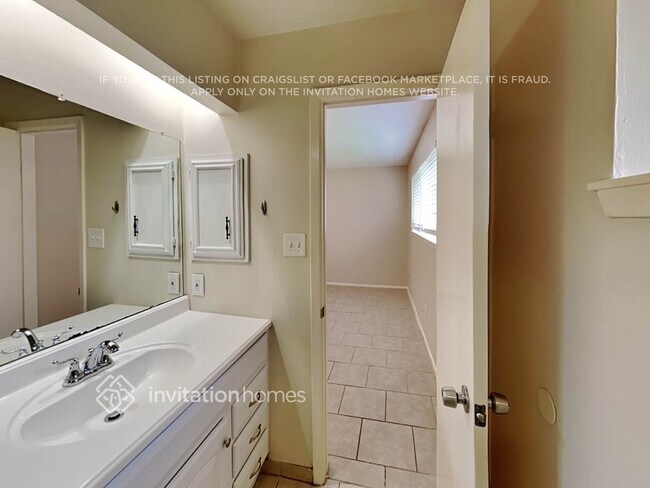 Building Photo - 16511 Forest Bend Ave