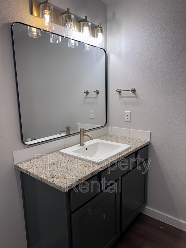 Building Photo - 520 Thicket Dr