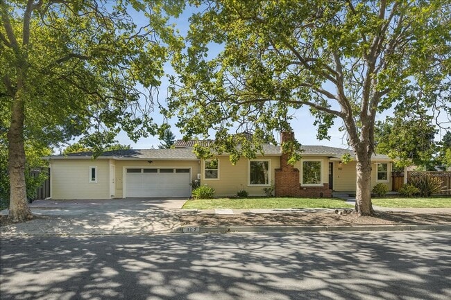 Building Photo - Spacious 3 bed 2 bath home in Mt. Carmel