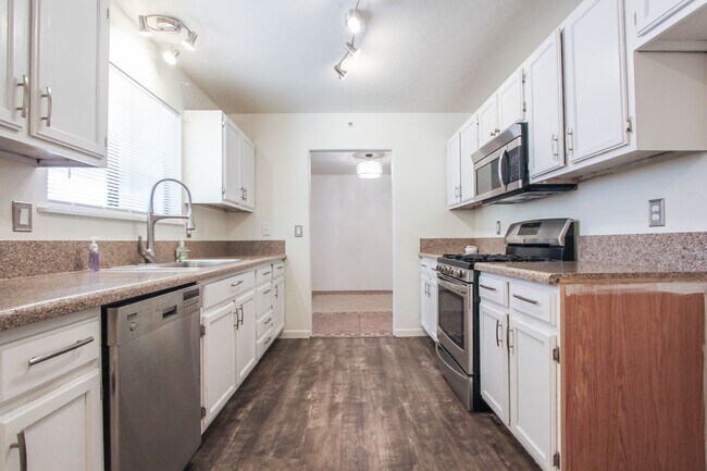 Building Photo - 2850 N Cedar Springs Ln