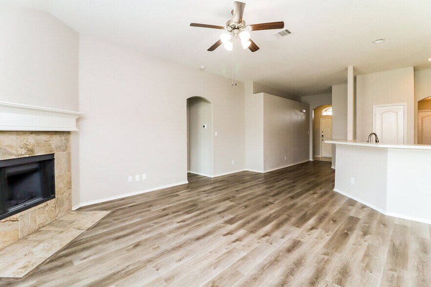 Building Photo - 2504 Wakecrest Dr