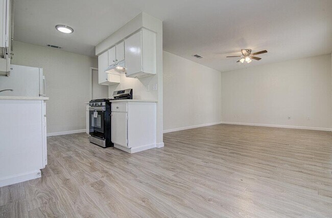 Building Photo - 5301 Indio Cir