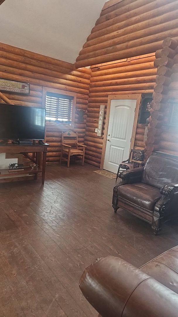 Building Photo - Cabin for Rent