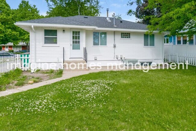 Building Photo - 2521 Oregon Ave S