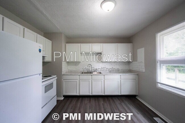 Building Photo - 4939 Katherine Dr