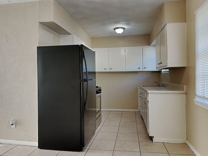 Building Photo - 2925 Caribbean Dr