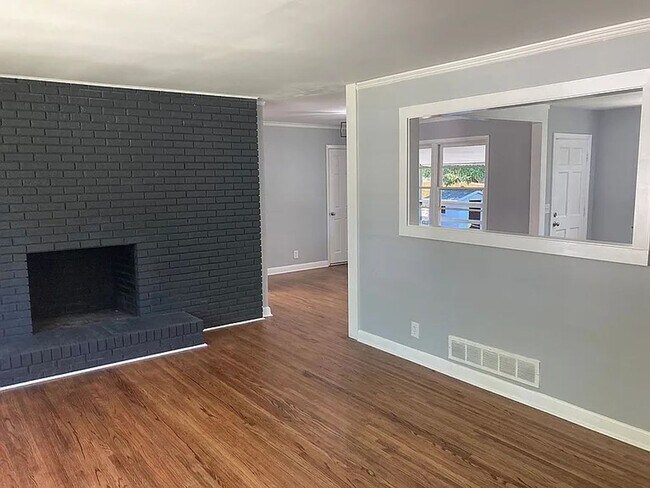 Building Photo - Peaceful home in Forest Acres!