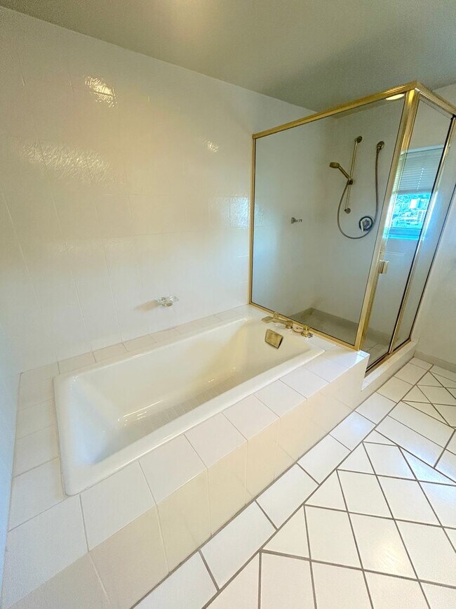 Building Photo - Large 19th Floor Unit with Ocean, City, Mo...