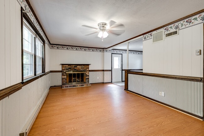 Building Photo - Beautiful Midlothian Rental in Prime Location! ***Available Early-Mid February***