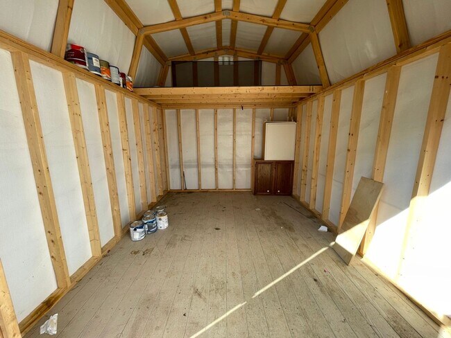 Building Photo - Awesome Home Great Location for Rent