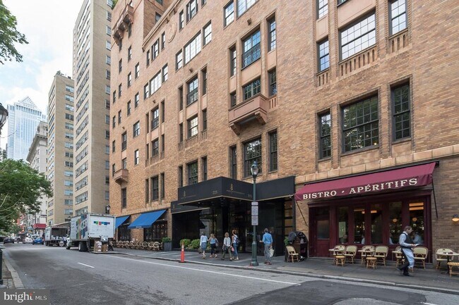 Building Photo - 219-29 S 18th St (Parc Rittenhouse)