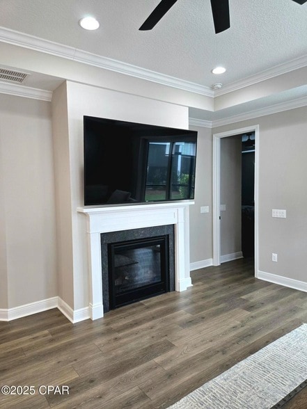 Building Photo - 8645 Weekend Dr