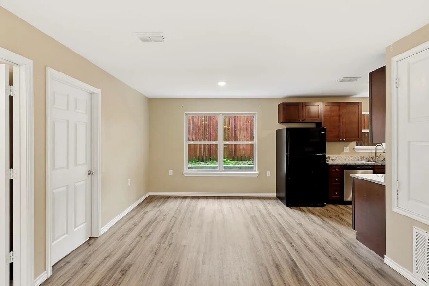 Building Photo - 612 Timberline Dr
