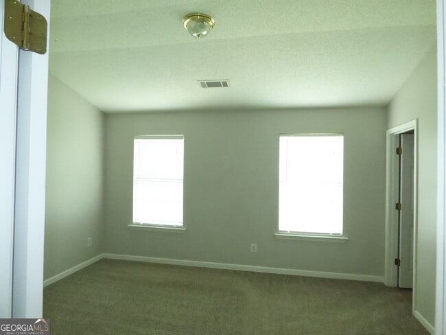 Building Photo - 1465 April Ln