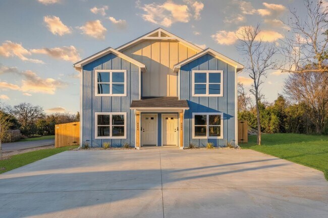Building Photo - Modern Townhome for Rent – Modern Living at Its Best!