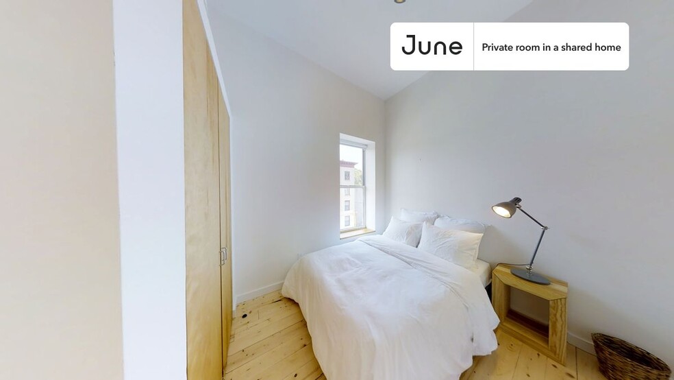 Primary Photo - Private bedroom in 5 bed/2 bath Home