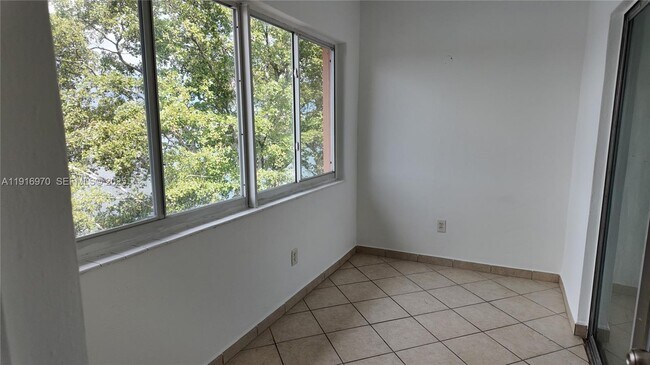 Building Photo - 18900 NE 3rd Ct