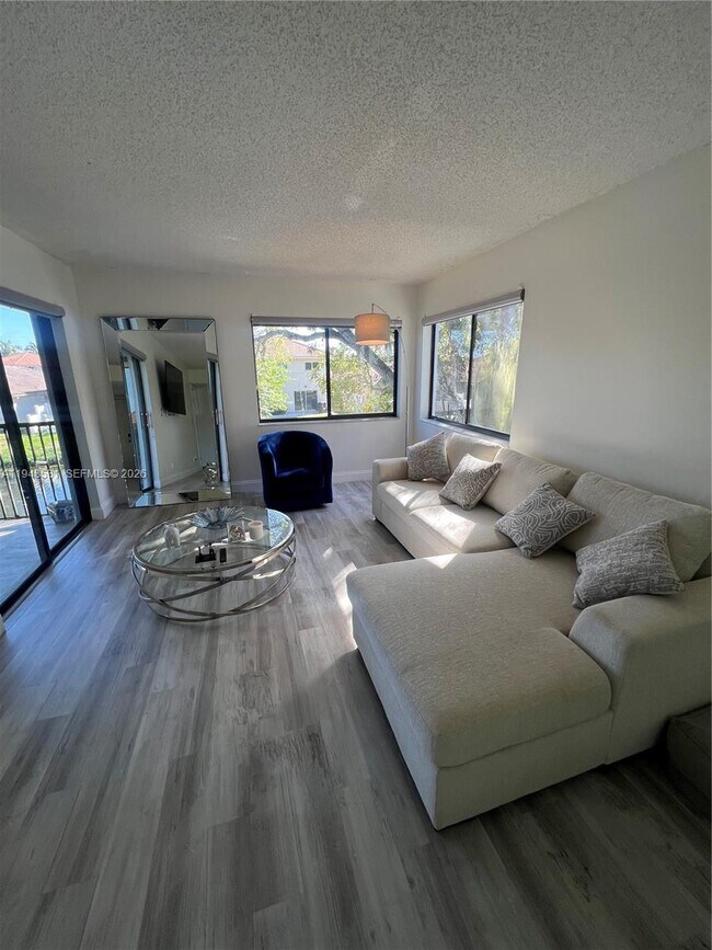 Building Photo - 151 Lakeview Dr