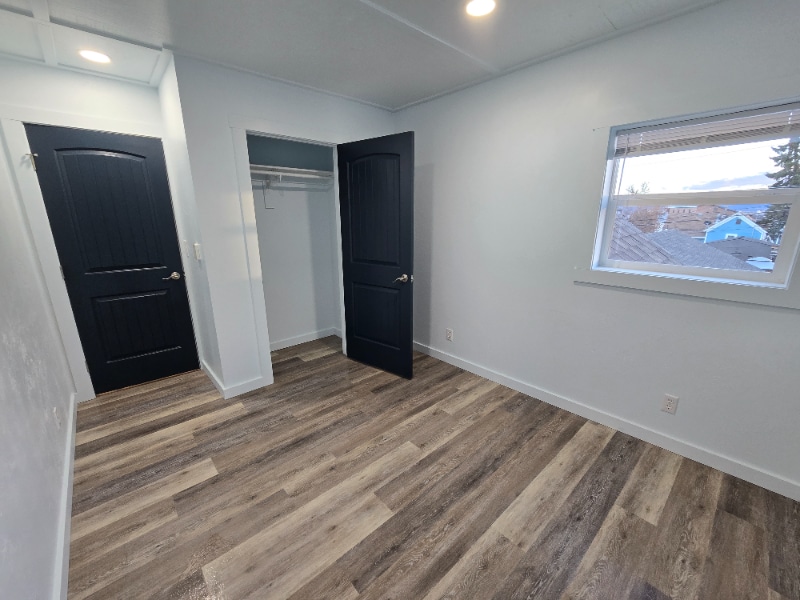 Building Photo - 1130 E 2nd St