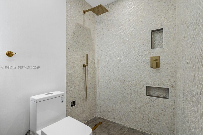 Building Photo - 9517 Bay Dr