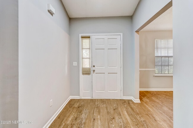 Building Photo - 10460 Roxbury Ln