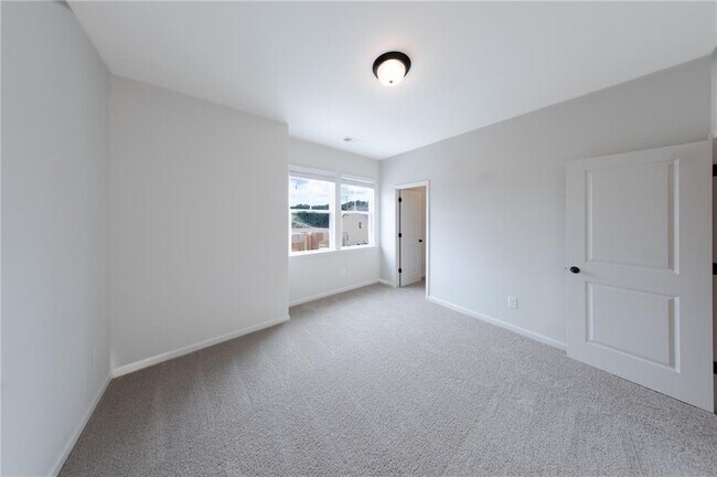 Building Photo - 411 Summit Dr W