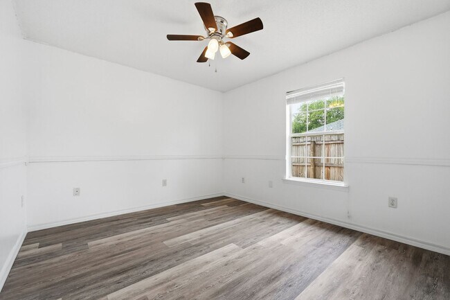 Building Photo - Renovated Home in Niceville!