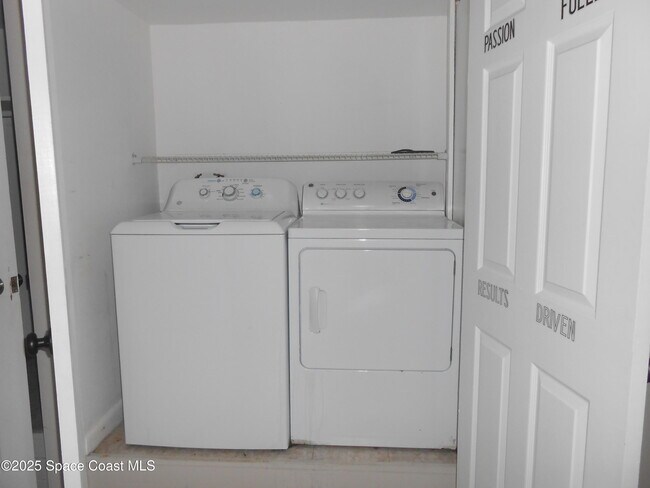 Building Photo - 140 Minna Ln
