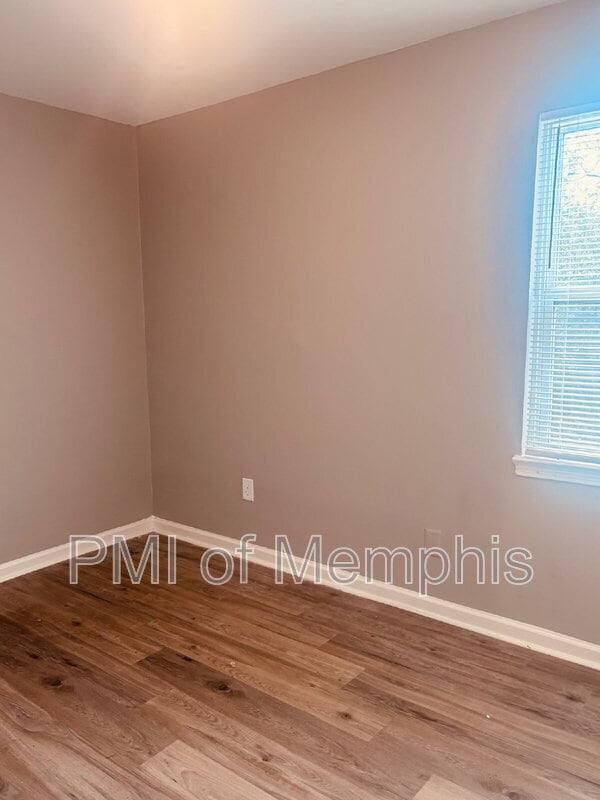 Building Photo - 345 Washburn Dr