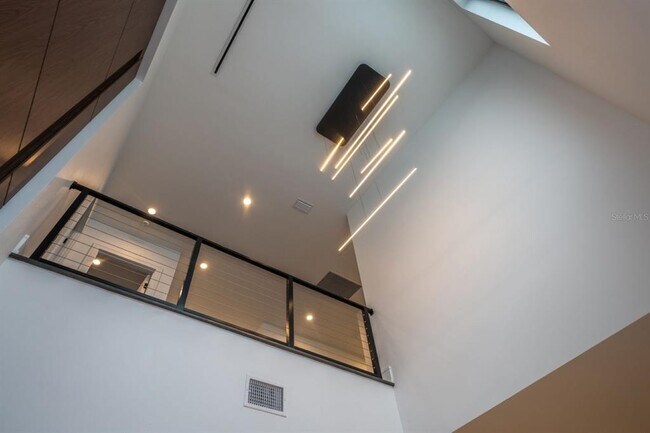 Building Photo - 3010 W Trilby Ave