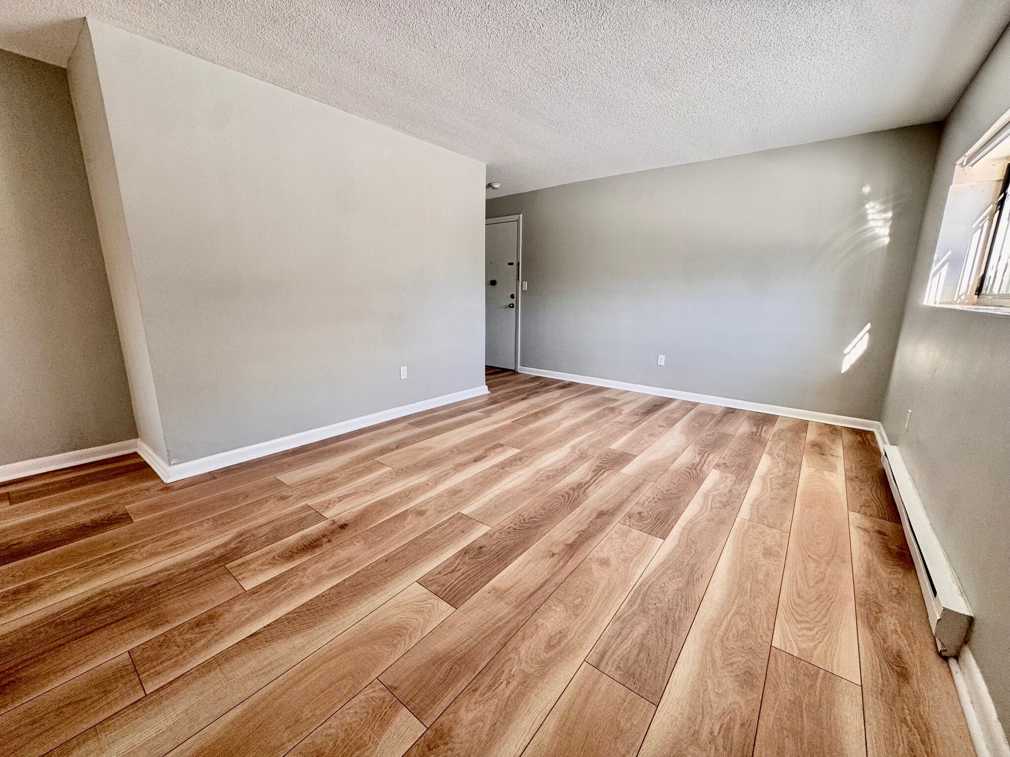 Building Photo - 837 River St