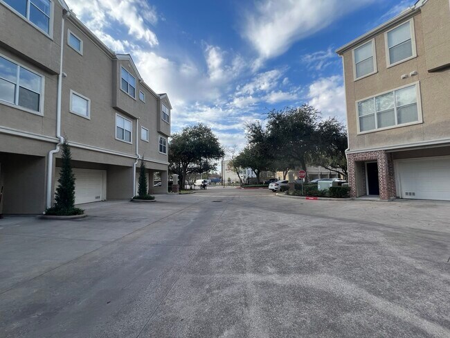 Building Photo - 12707 Boheme Dr