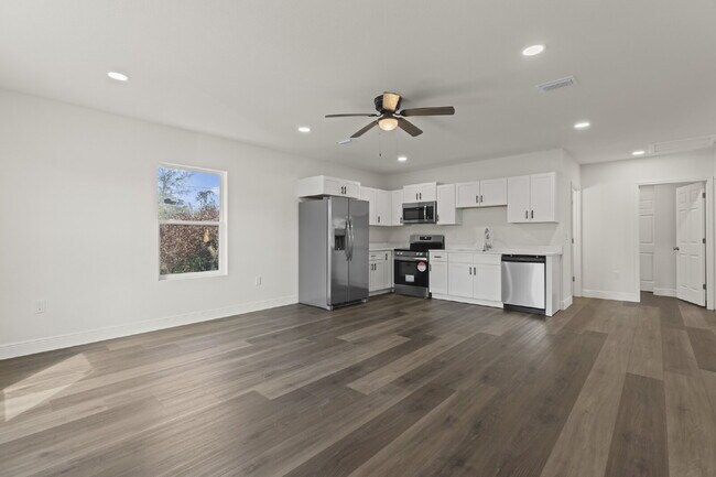 Building Photo - 148 Claire Ave