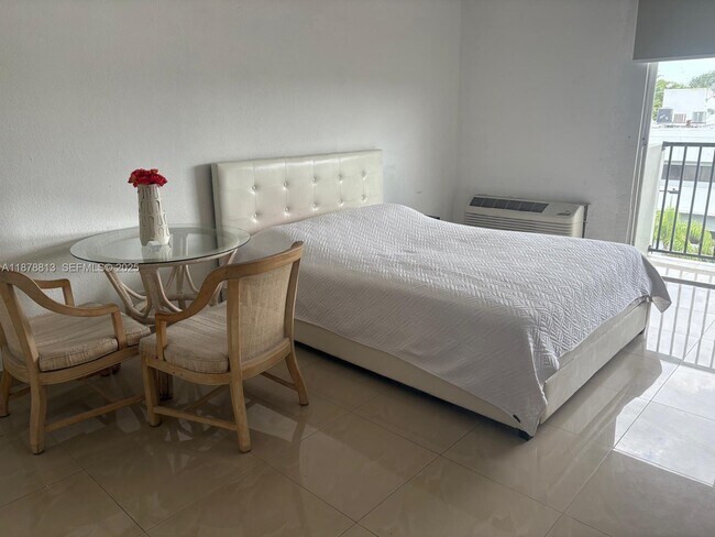 Building Photo - 16450 NW 2nd Ave