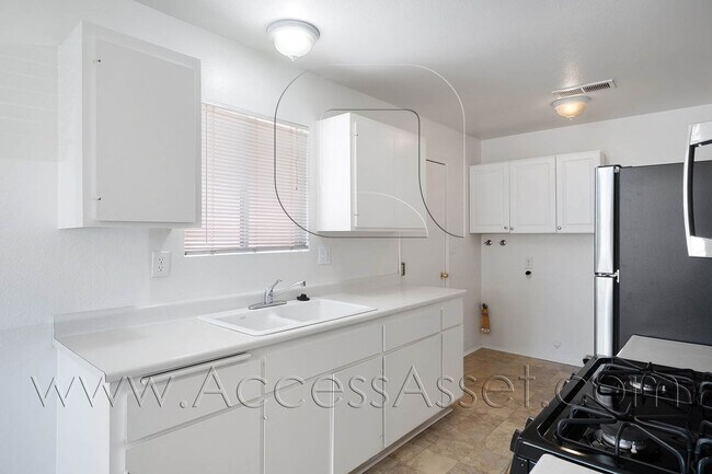 Building Photo - 55+ Community Living – Cozy 2 Bed/1 bath H...