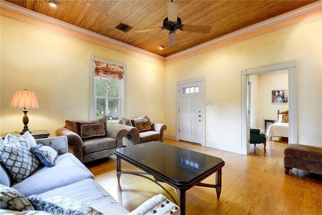 Building Photo - 101 Short St