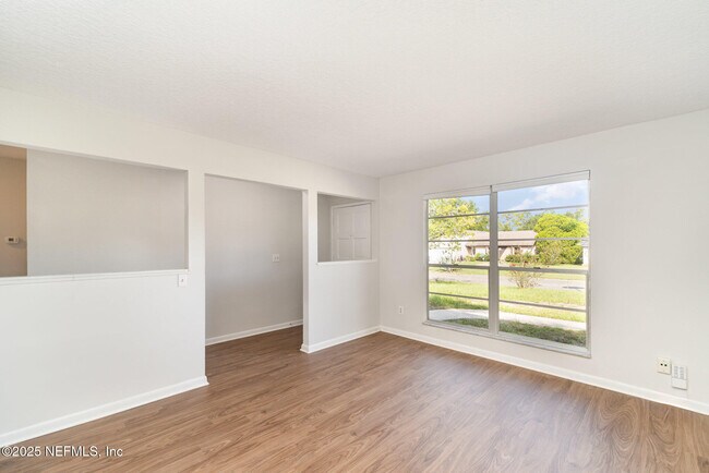 Building Photo - 2805 Stagecoach Dr