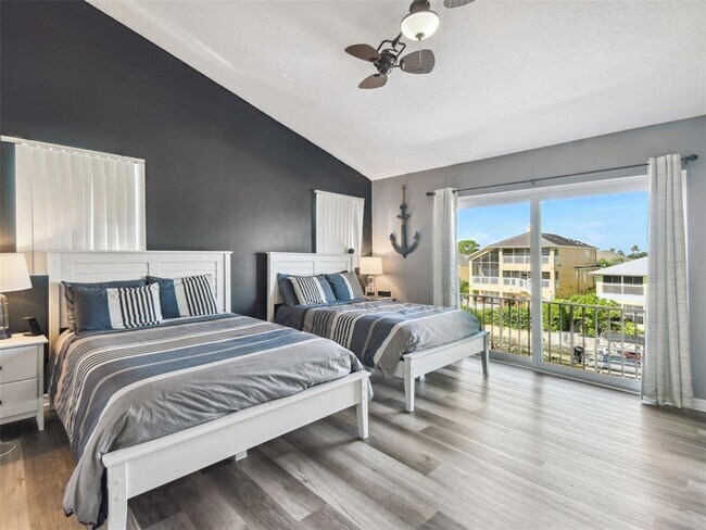 Building Photo - 6241 Bayside Dr
