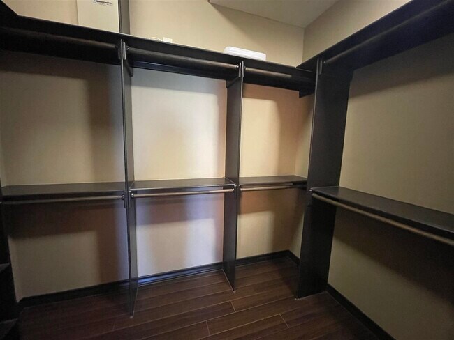 Building Photo - 3122 Rosco Dr