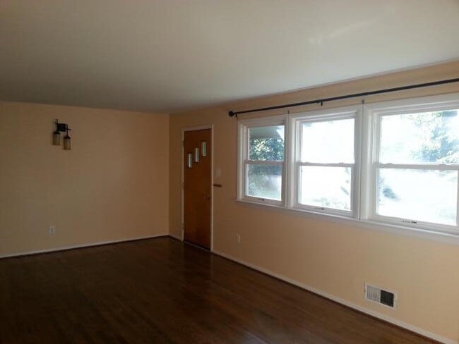 Building Photo - 2319 Stryker Ave